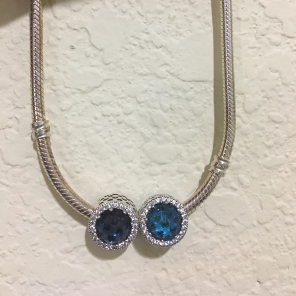 ☁️Authentic pandora blue charms*2☁️